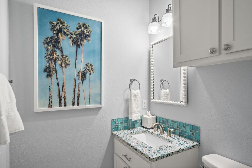 1st Floor, First King Bathroom