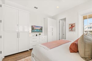 King Bedroom, 2nd Floor