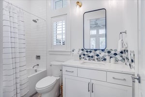 Second King Bathroom, 1st Floor