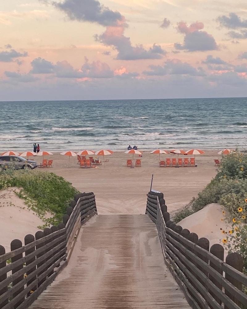 2fde9a7148f54a16832c476a23ee66c2large_sand castle