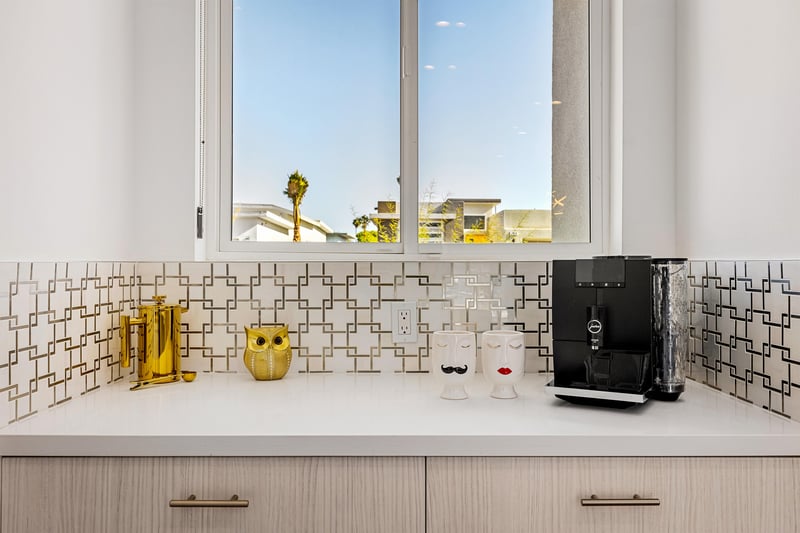 Clean lines and lots of counterspace