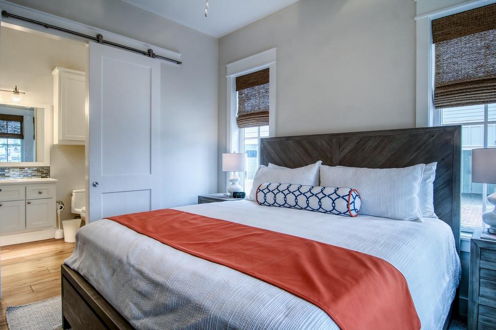 King Bedroom, 1st Floor