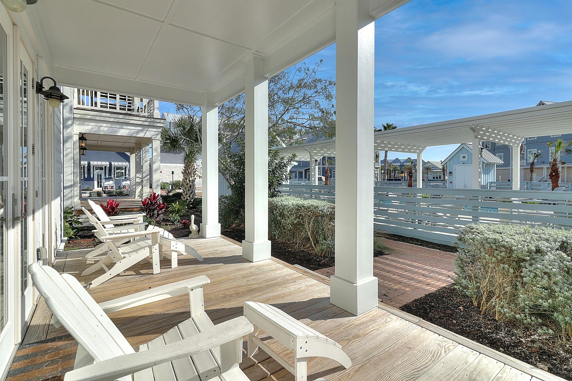 Front Porch, 1st Floor