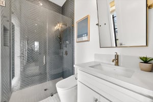 2nd Queen Bathroom, 1st Floor