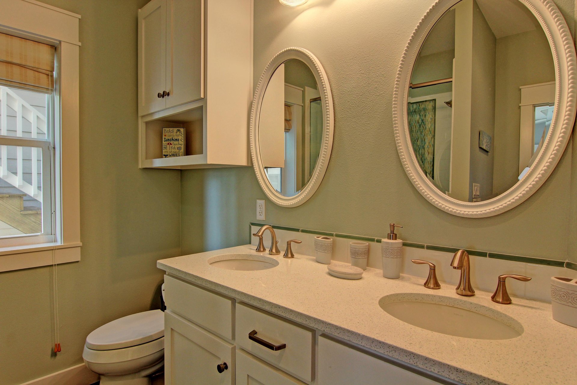 Third King Bathroom, 1st Floor