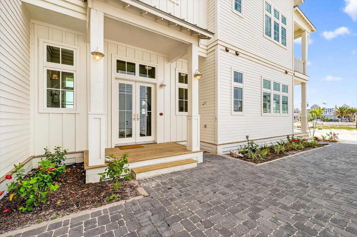 Side Entry, 1st Floor