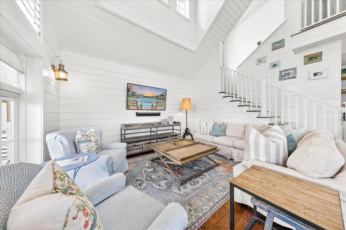 2nd Floor, Primary Living Room