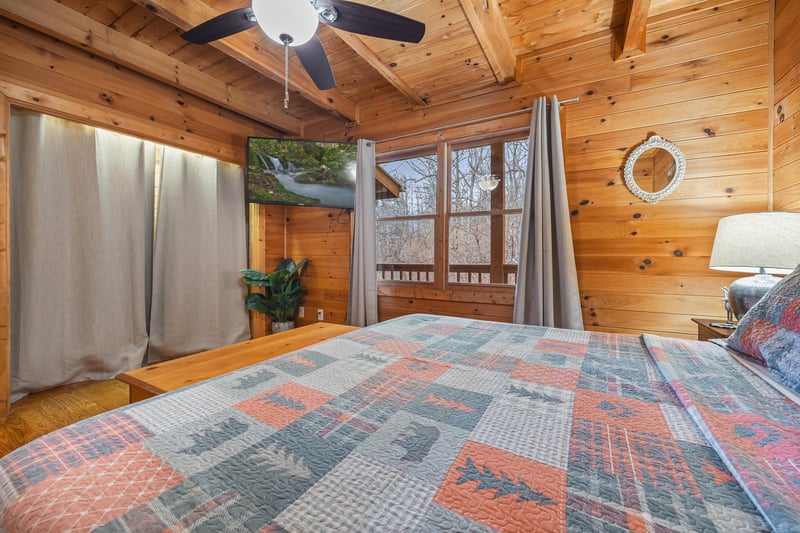 King bed facing closet