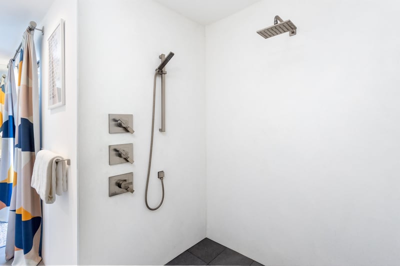 Luxurious bathroom fixtures