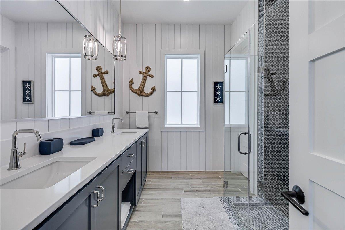 Bunk Bathroom, 1st Floor