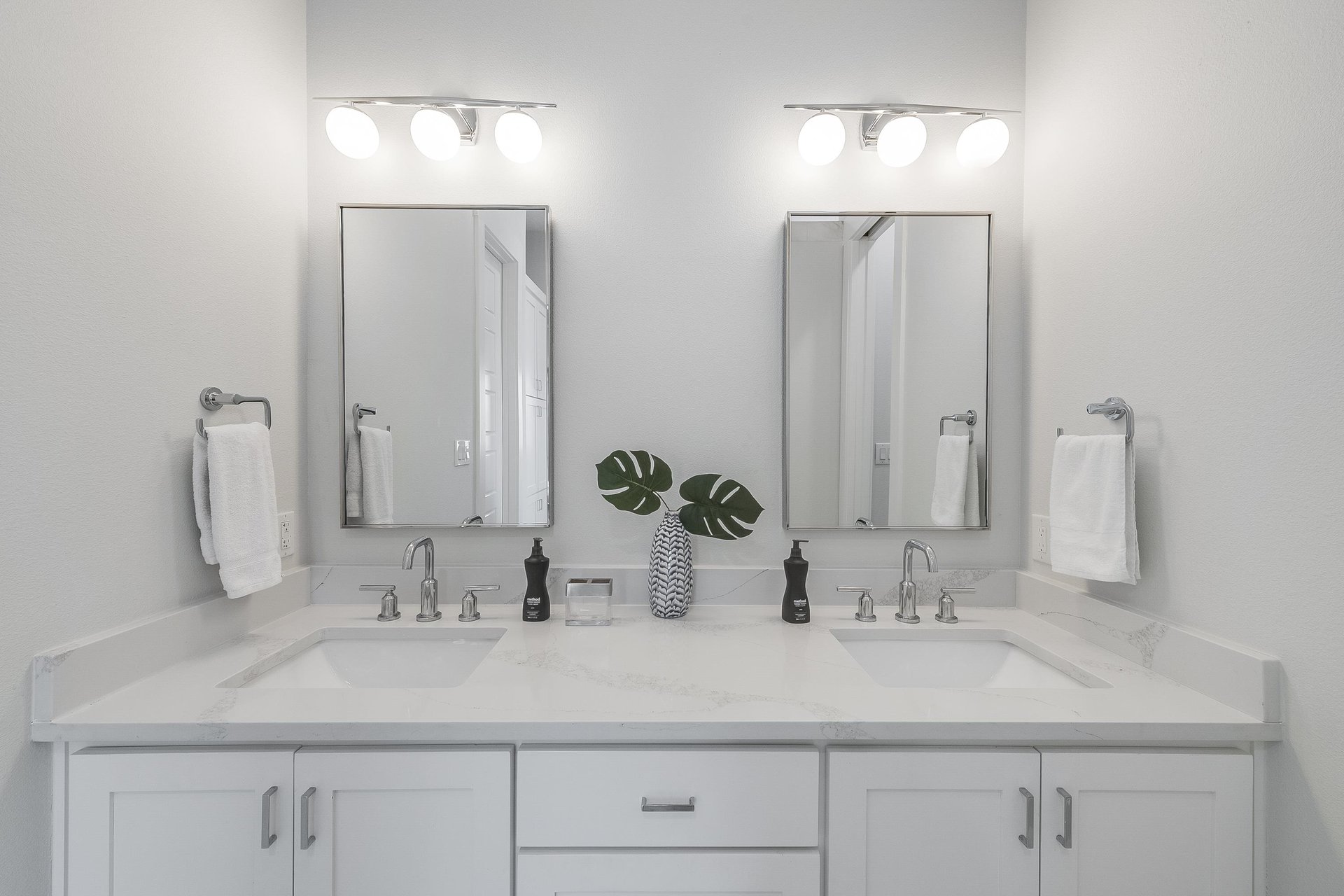 2nd King Suite, 2nd Floor