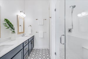 Third King Bathroom, 2nd Floor