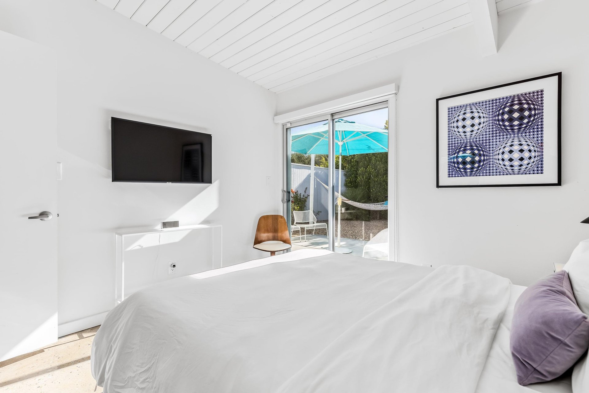 Wallmounted TV