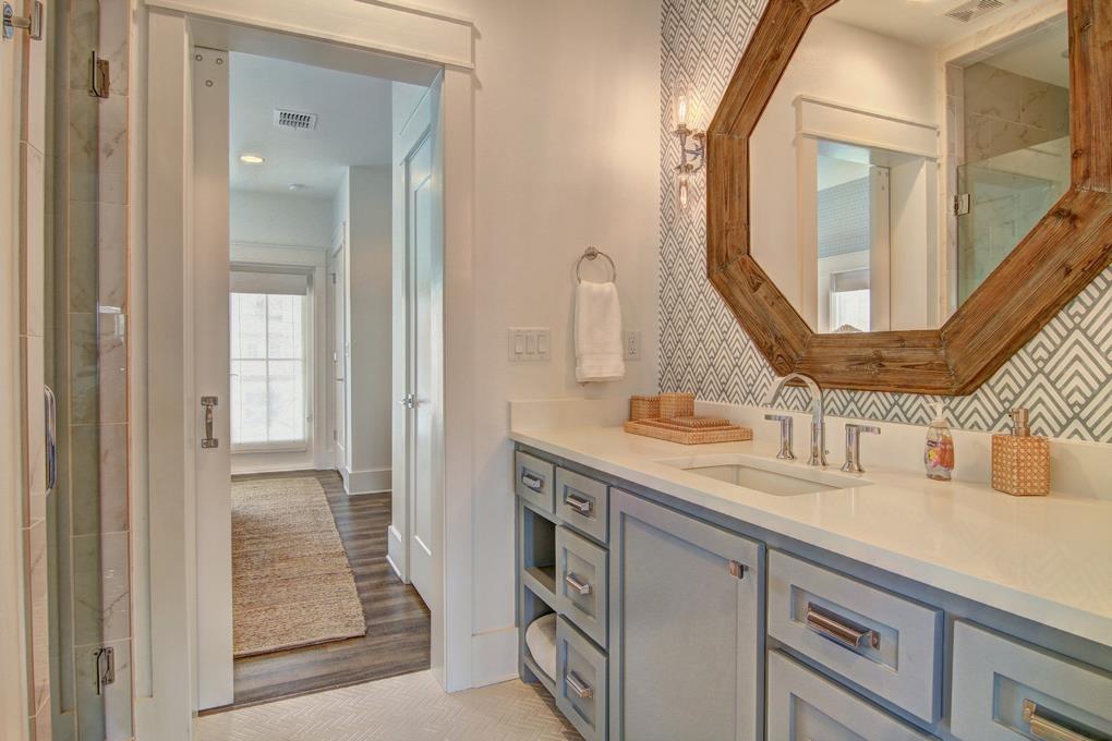 Shared Bathroom, 2nd Floor