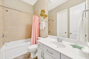 2nd Floor, Queen Bathroom