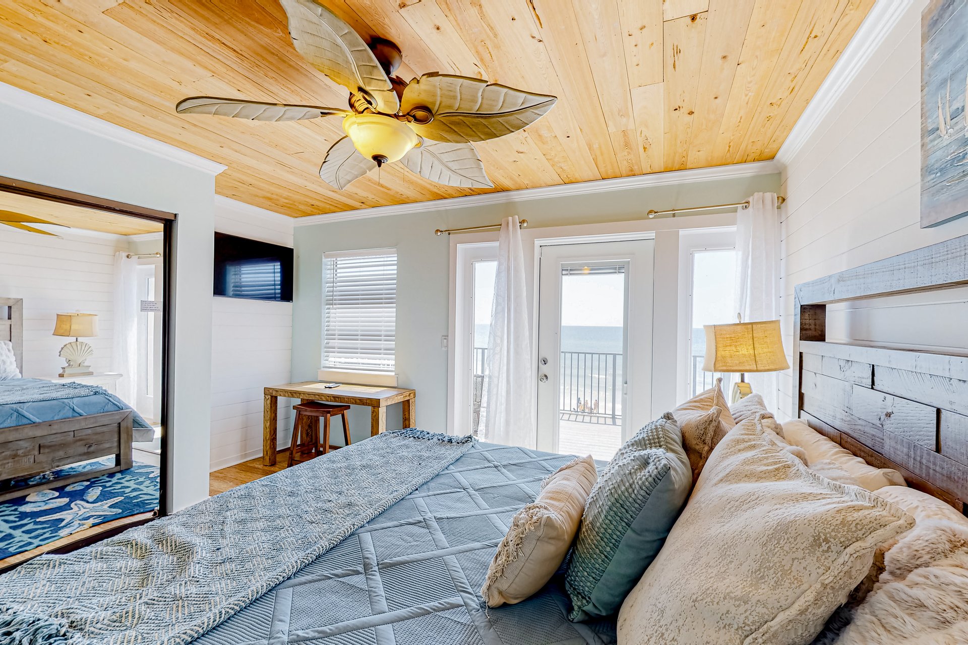 Costa Del Sol A7 Livin it Up 15