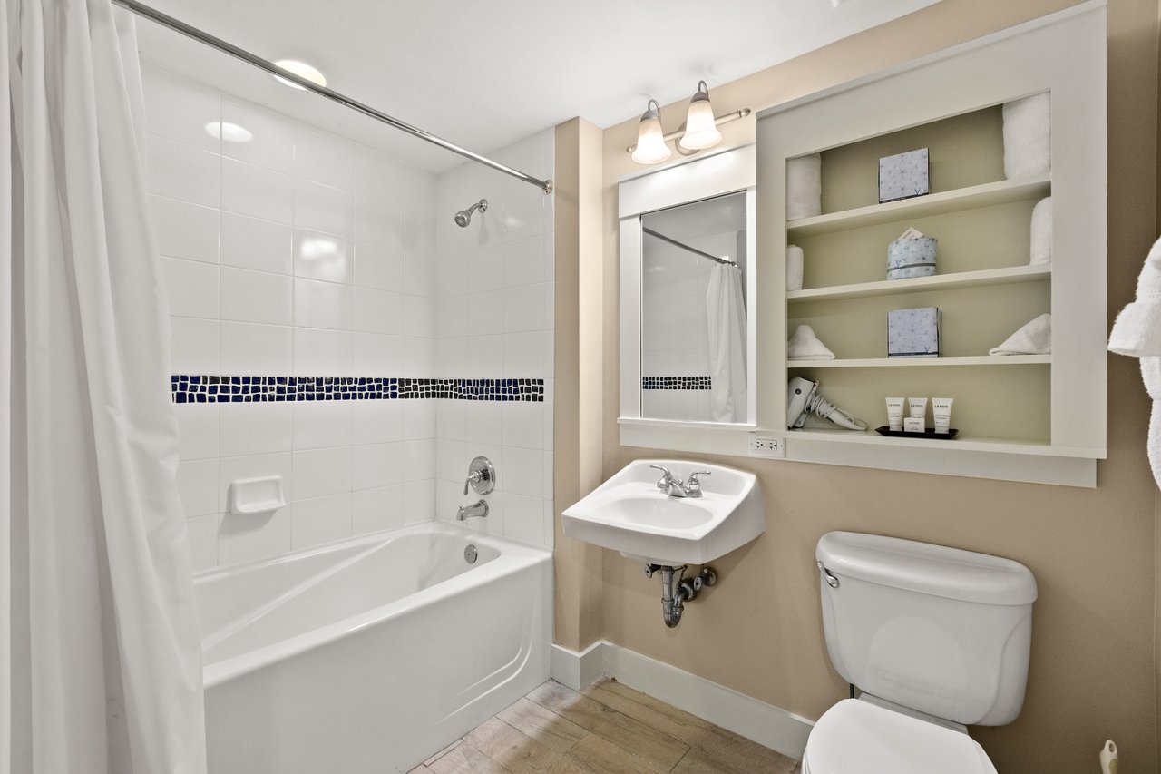 Baytowne Wharf  Market Street Inn 234  Salty Escape 4