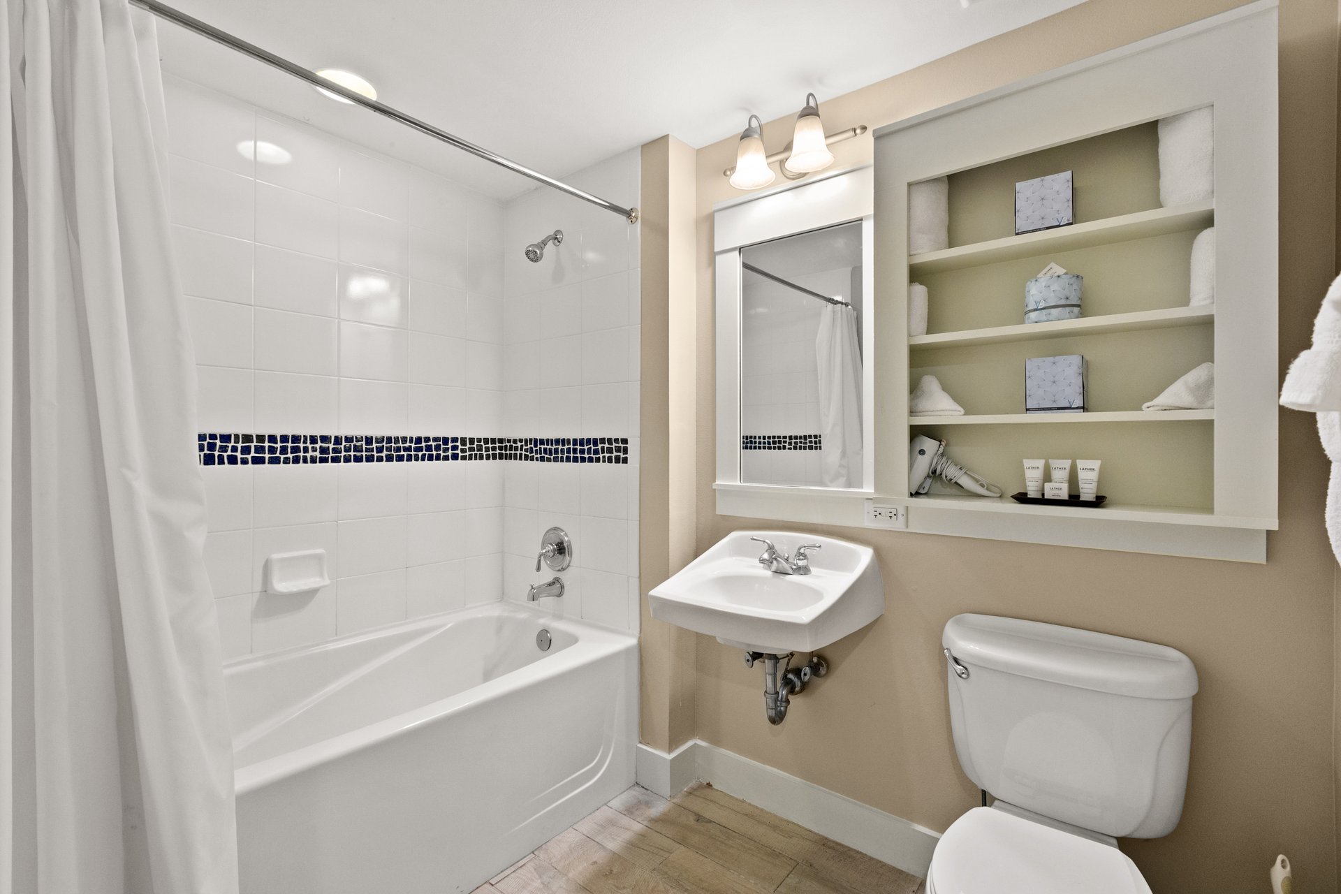 Baytowne Wharf  Market Street Inn 234  Salty Escape 4