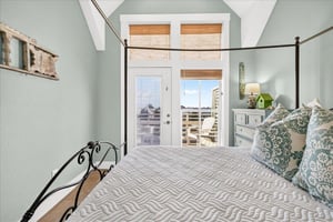 2nd Queen Bedroom, 2nd Floor