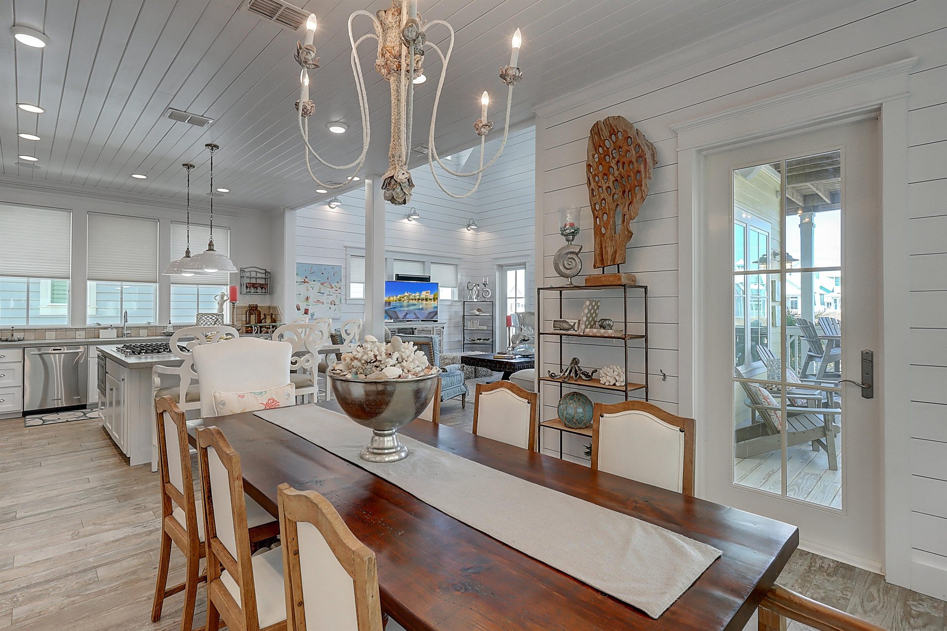 Dining Area with Wet Bar, 2nd Floor