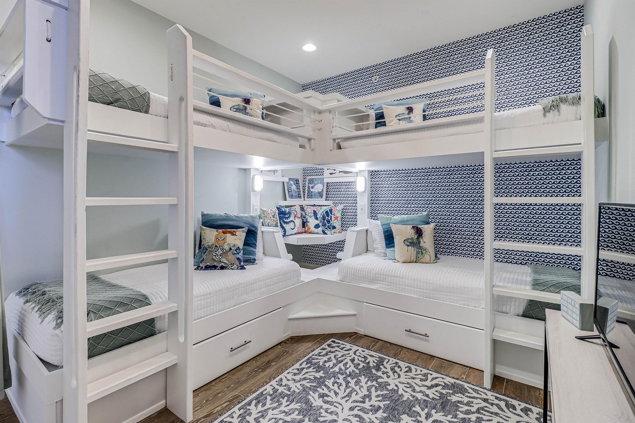 Bunk Suite, 2nd Floor