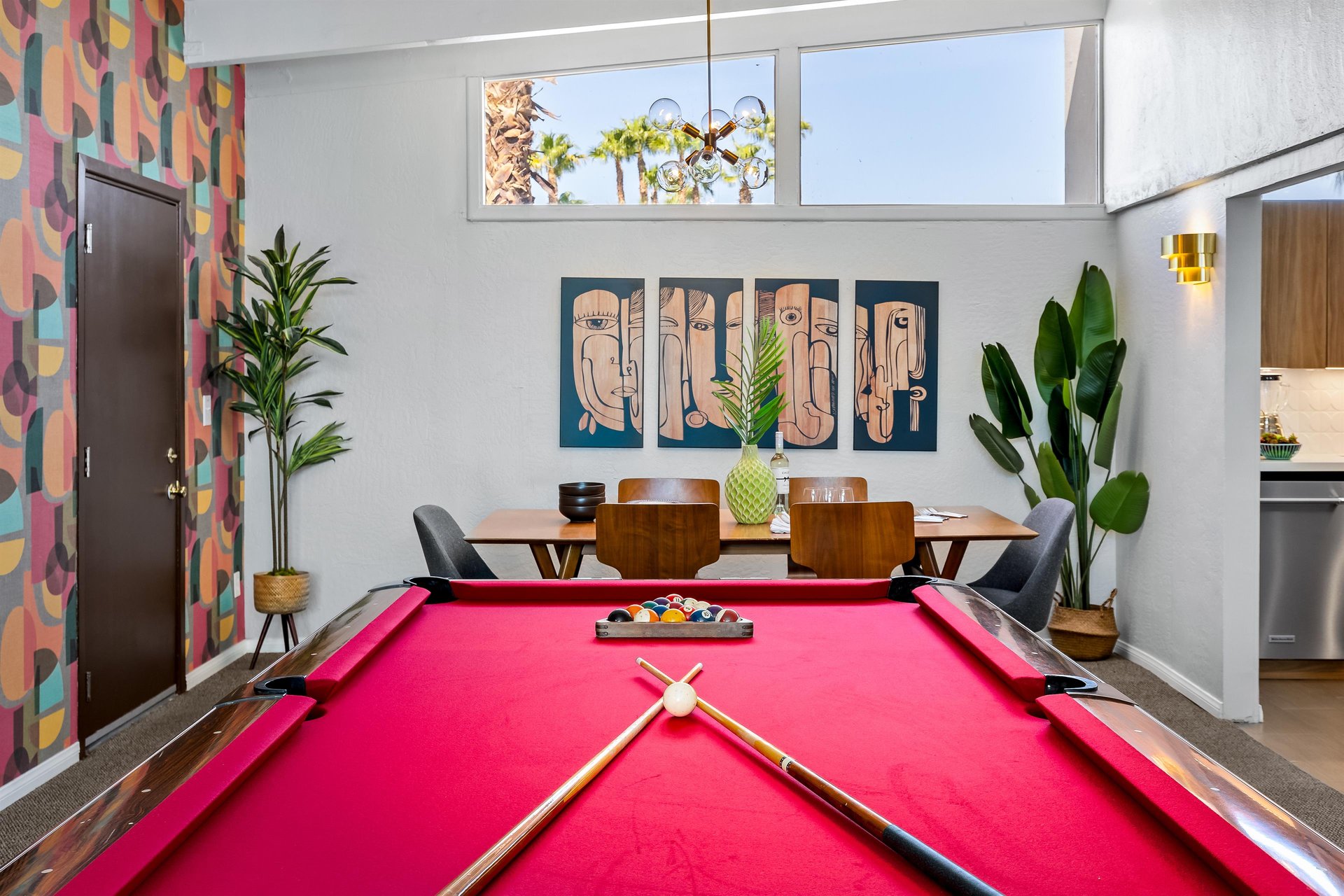 Plat a game of pool
