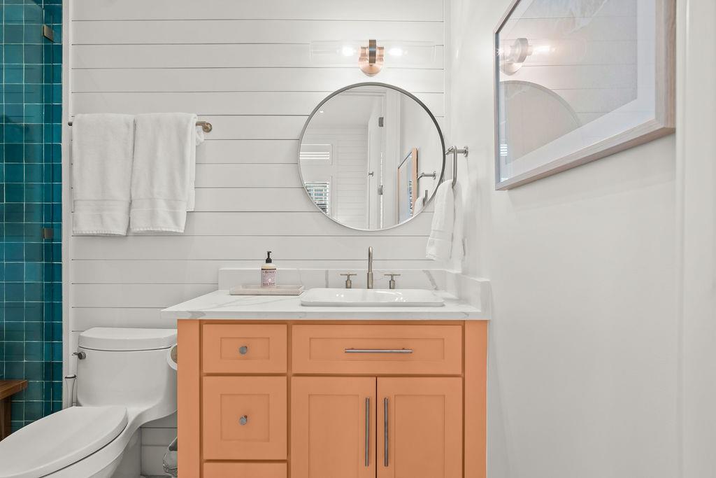 Fifth King Bathroom, 1st Floor