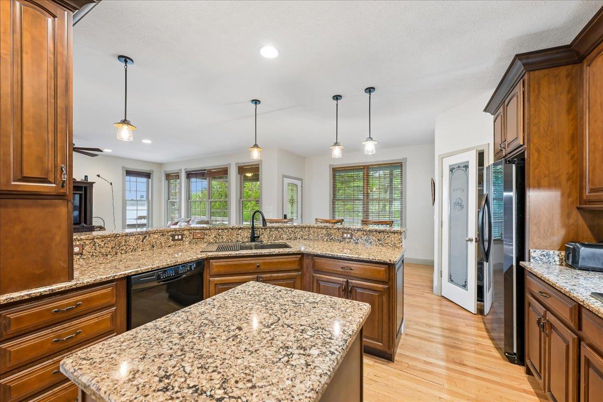 06Kitchen