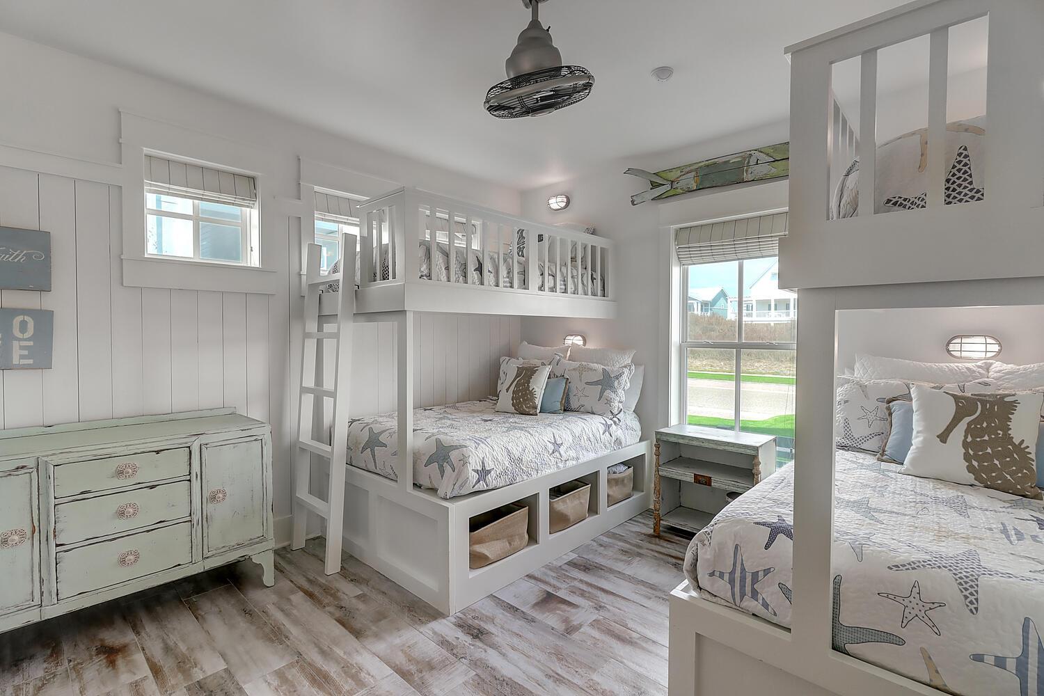 TwinQueen Bunk Room, 1st Floor