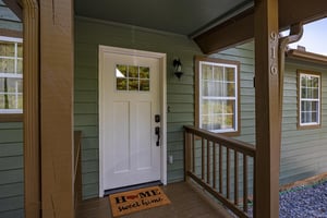 Front door to Cabbyshack cabin