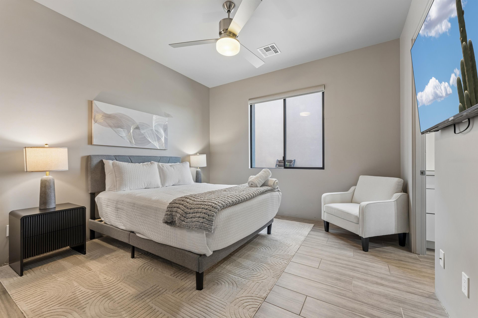 Queen size bed, flatscreen TV, and plenty of closet space.