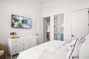 King Bedroom, 1st Floor