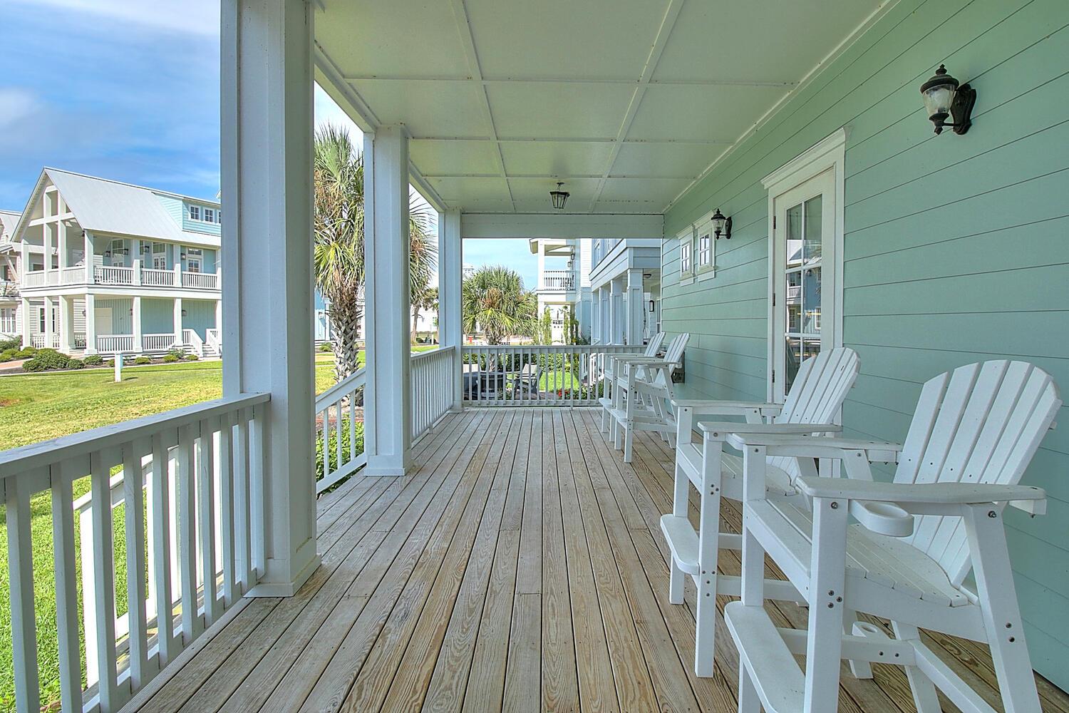 Lakeside Porch, 1st Floor Primary Suite