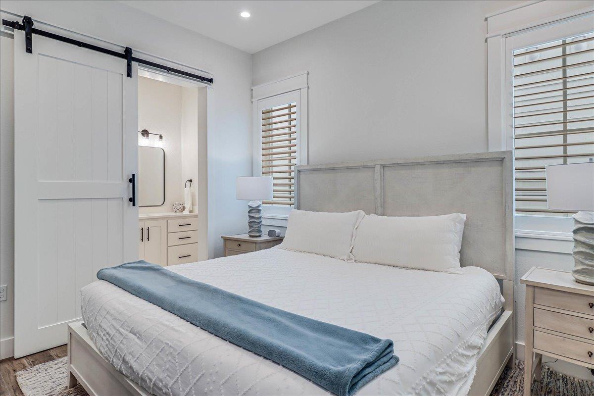 King Bedroom, 1st Floor