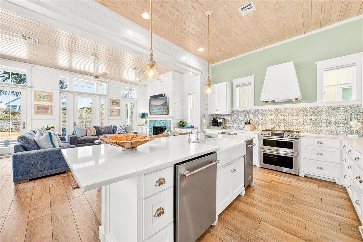 1st Floor, Kitchen