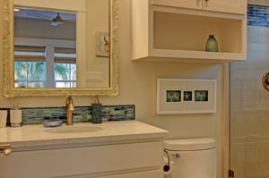 Fourth King Bathroom, 1st Floor