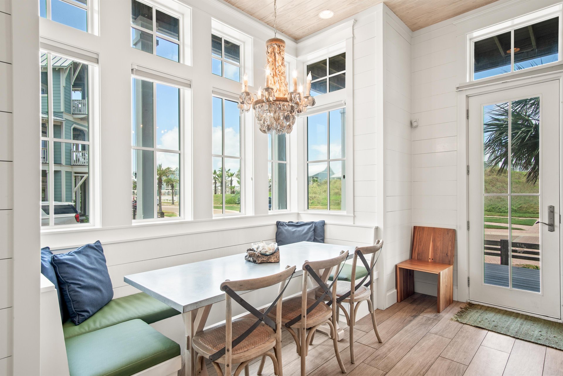 Dining Nook, 1st Floor