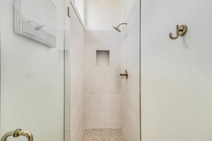 Full Bathroom, 1st Floor