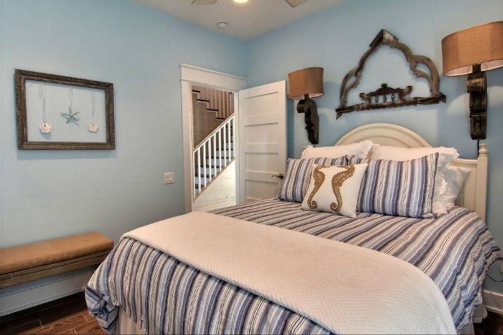 First King Bedroom, 1st Floor