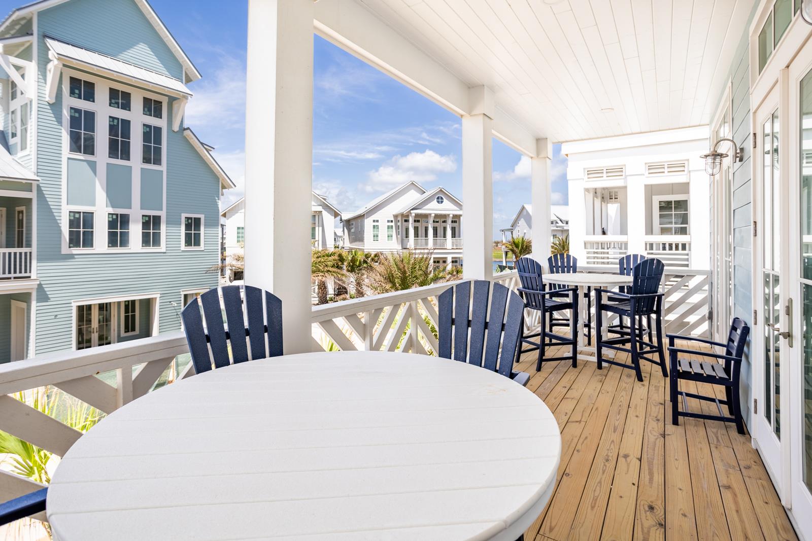 Outdoor Dining Area, 2nd Floor