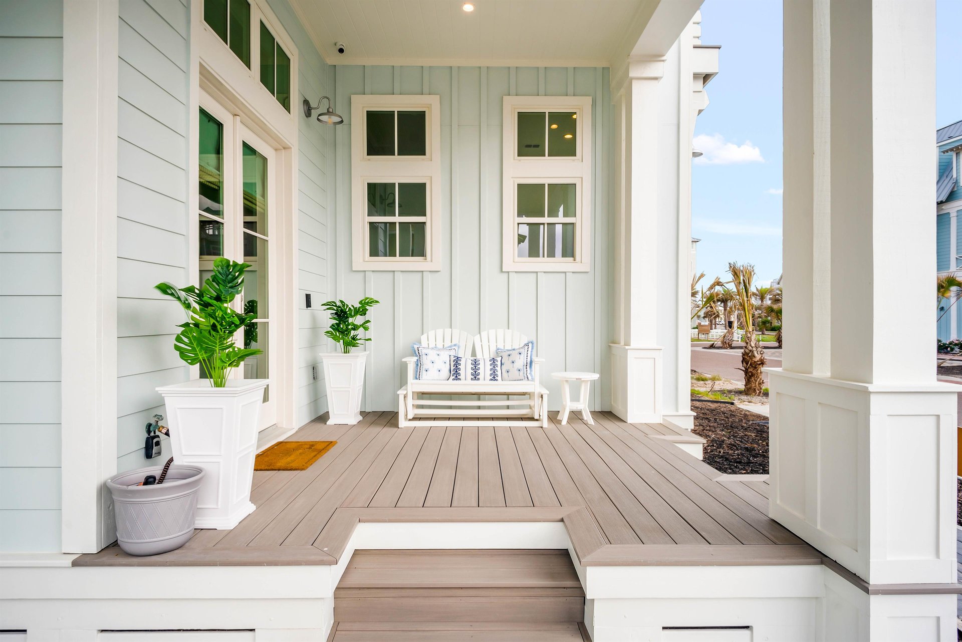 Front Porch, 1st Floor