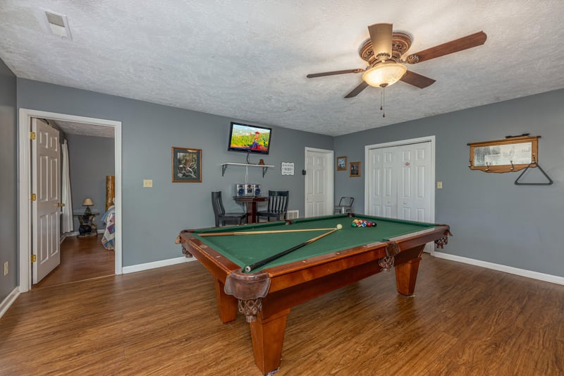 Pool table