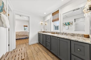 1st Floor, Shared Bathroom