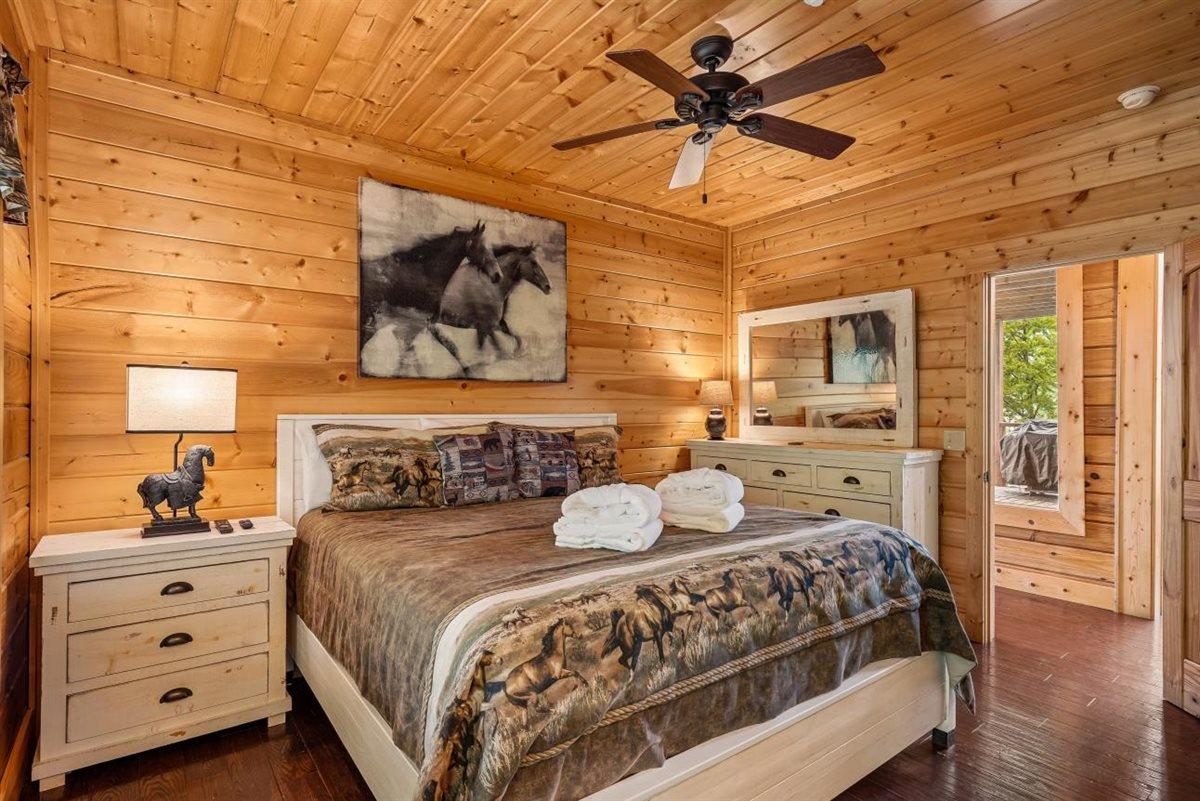 040Bedroom