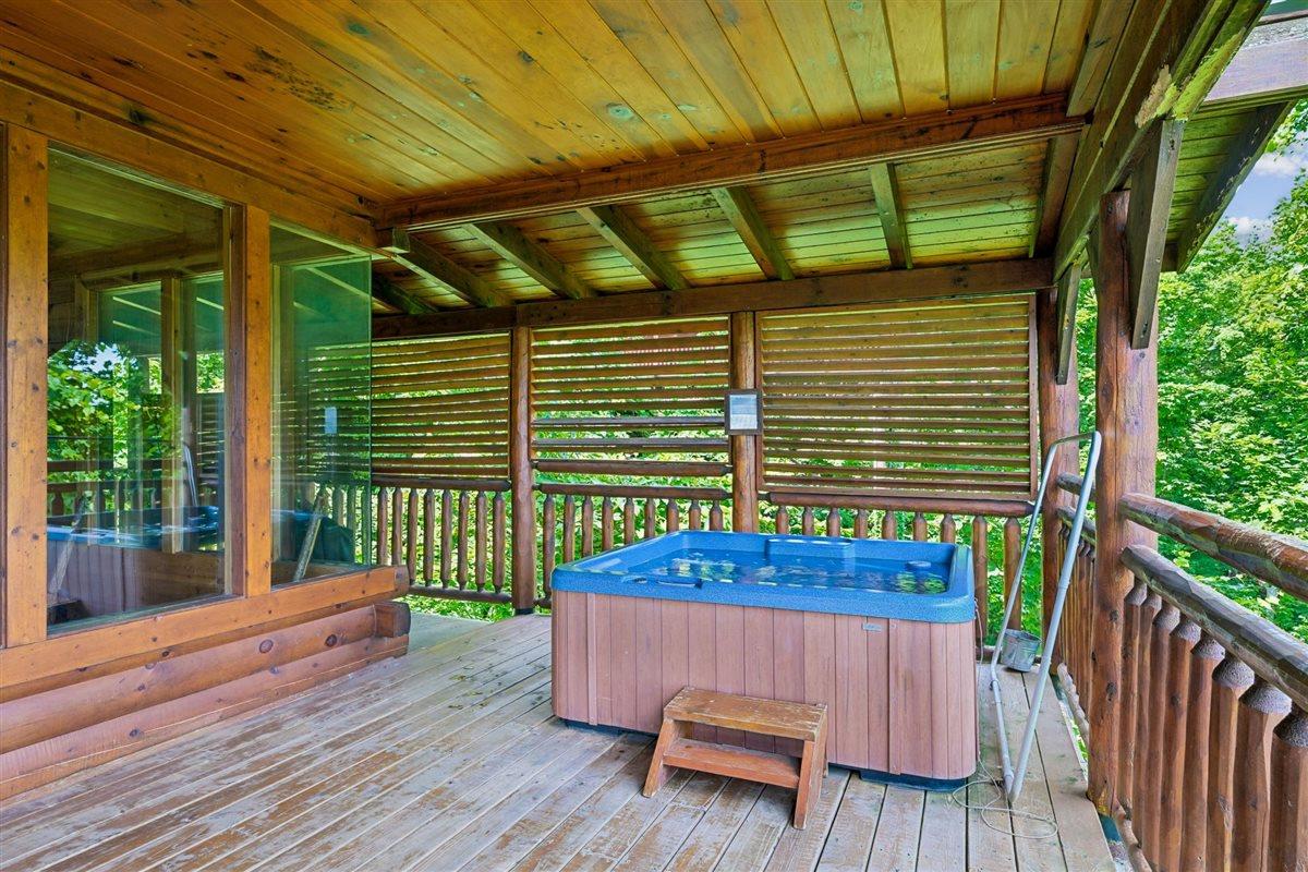 15Hot Tub