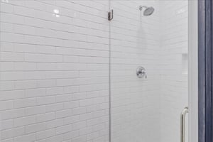 Bunk Bathroom With Double Showers, 1st Floor