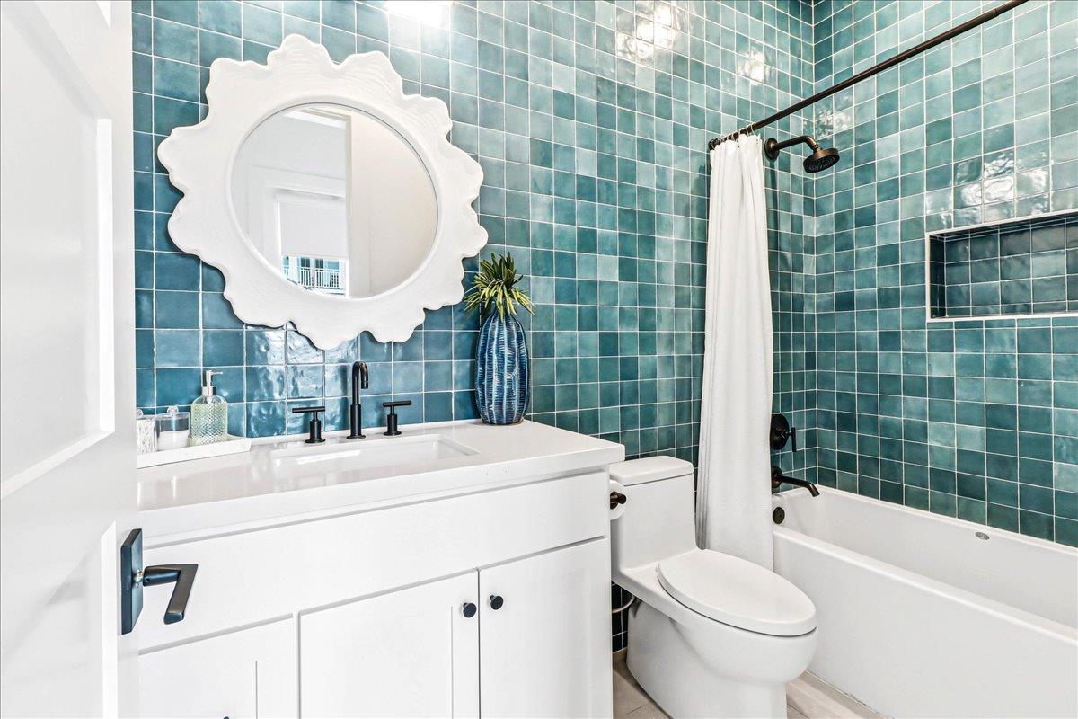 Bunk Bathroom, 1st Floor