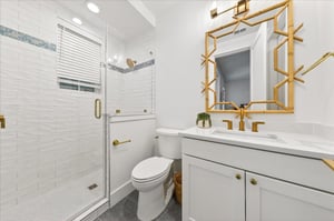 1st Floor, Second King Bathroom