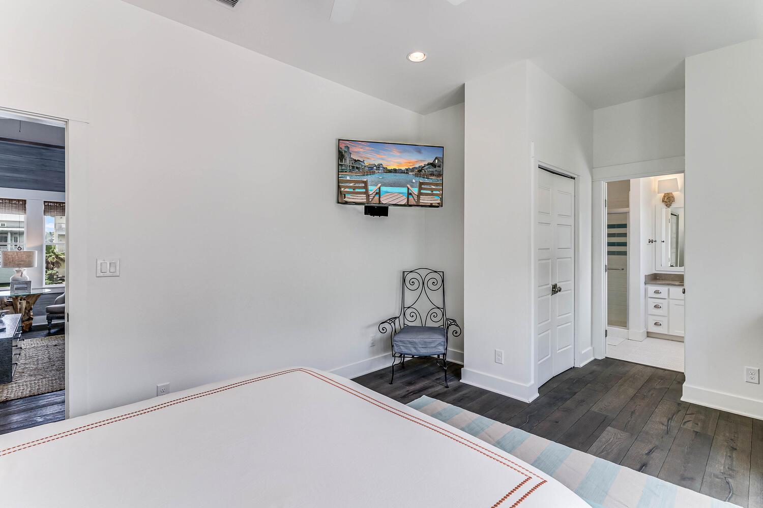 Queen Suite, 2nd Floor