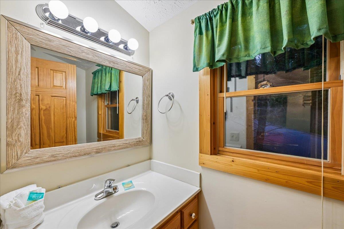 32Powder Room